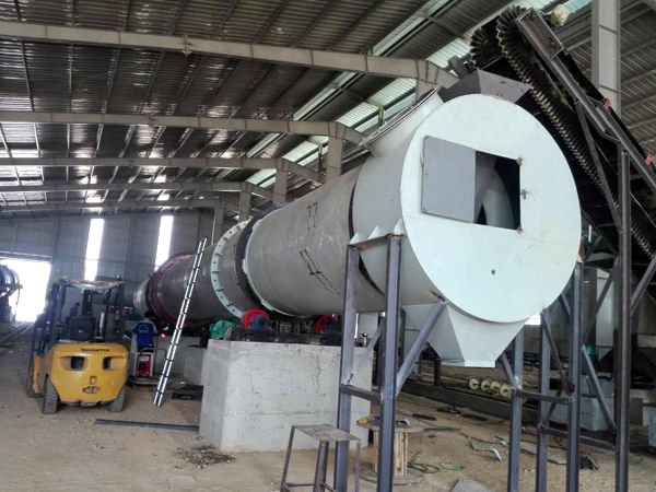 泰安銘德機械有限公司越南十萬(wàn)噸有機肥項目安裝現場(chǎng)