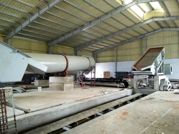 泰安銘德機械有限公司越南十萬(wàn)噸有機肥項目安裝現場(chǎng)